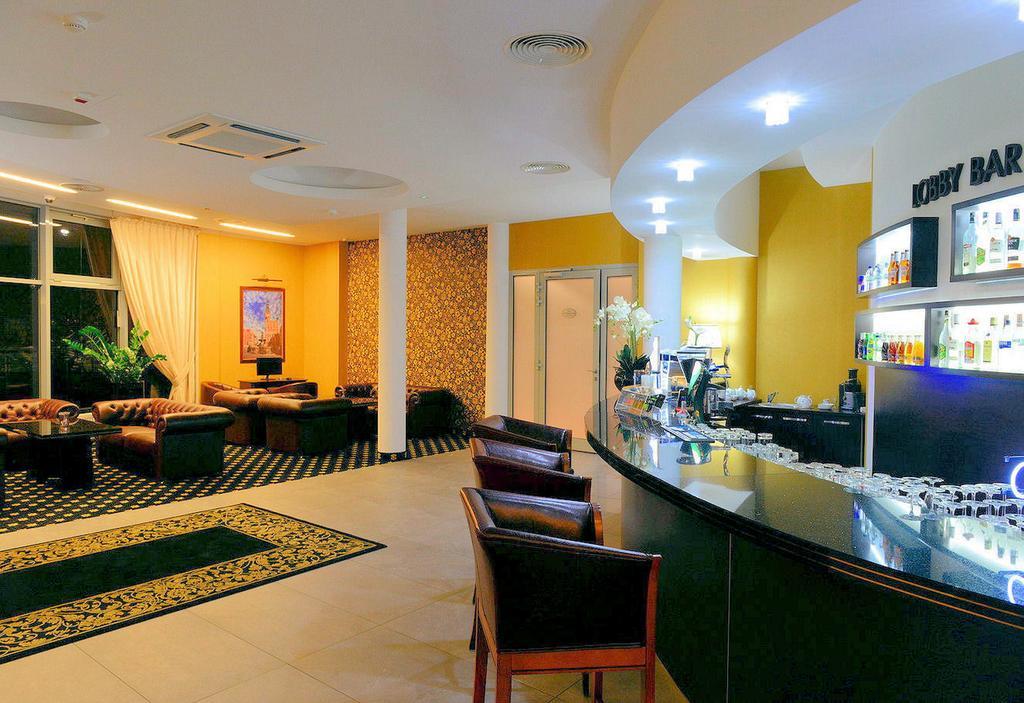 Hotel Business Faltom Gdynia Rumia Exterior photo